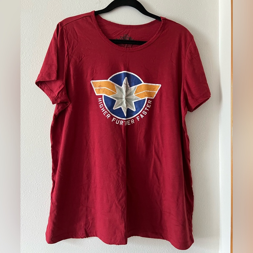 Captain Marvel Distressed T-shirt